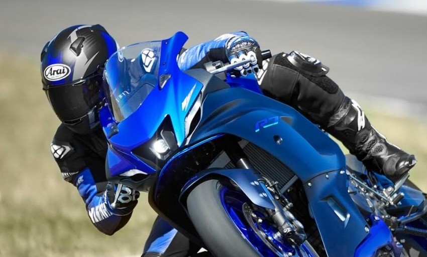 Arriva la sportiva di media cilindrata: Yamaha R7